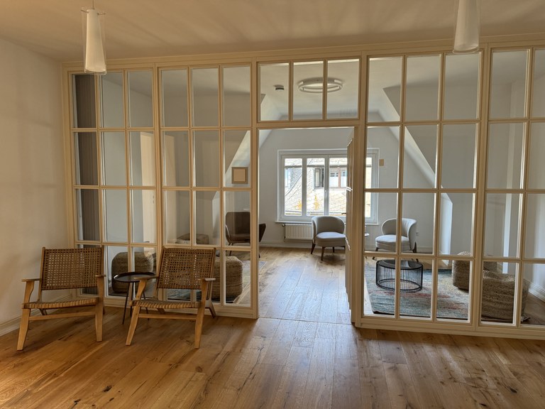 Lounge 1.jpg