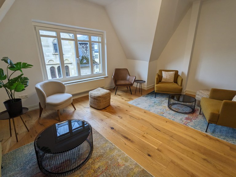 Lounge 2.jpg